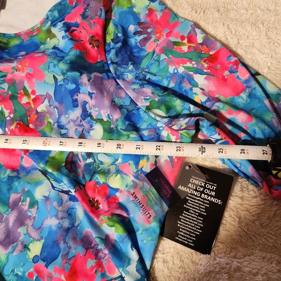NWT Swimsuits For All Sz 20 Long Sleeve Rash Guard Swim Top Floral Print Padded - Picture 4 of 9